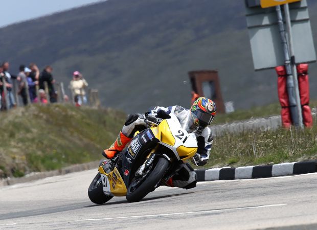 Dan rounds the Bungalow during the PokerStars Senior TT. Credit Mark Walters